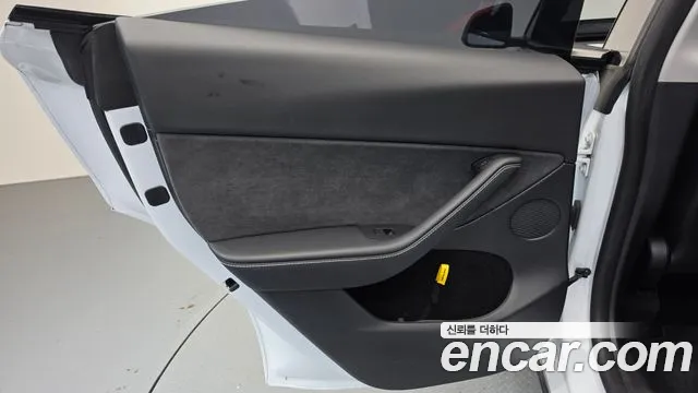 Tesla Model Y — Фото автомобиля 14