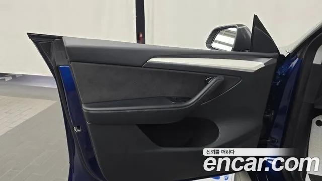 Tesla Model Y — Фото автомобиля 13