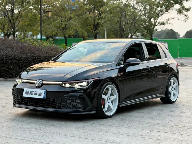Фотография автомобиля — Volkswagen Golf GTI