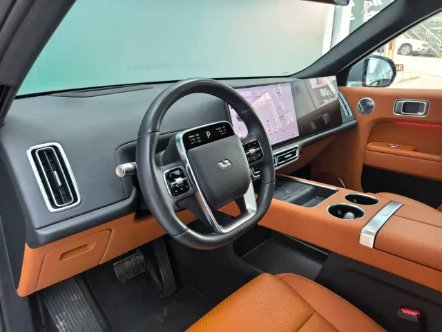Li Auto L8 — Фото автомобиля 6