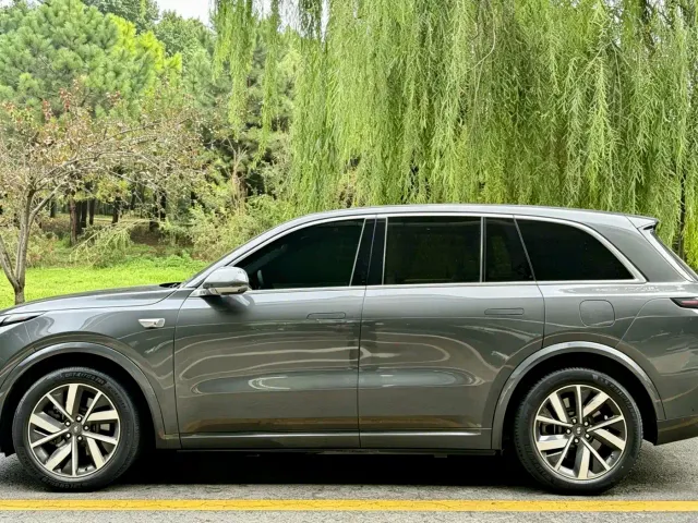 Li Auto L8 — Фото автомобиля 3