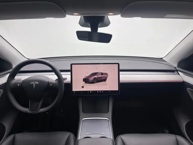 Tesla Model Y — Фото автомобиля 13