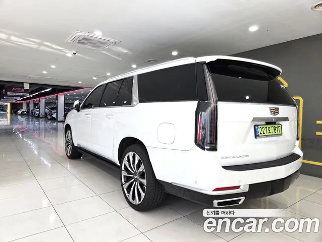Cadillac Escalade 5th Gen — Фото автомобиля 2
