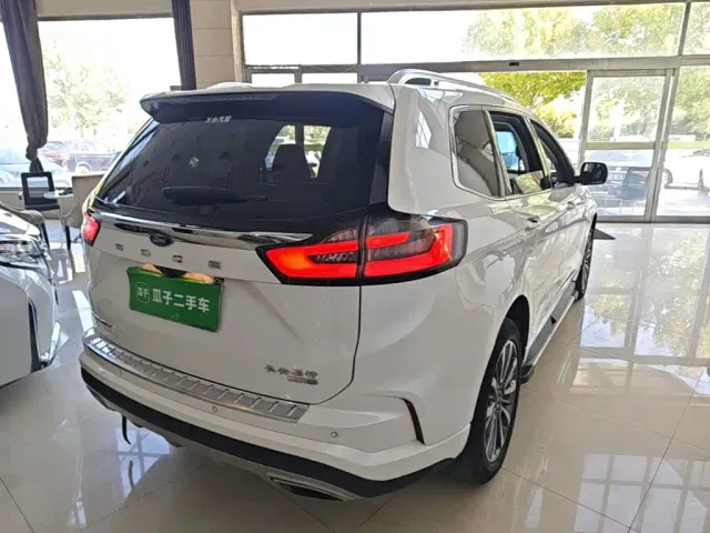Ford Edge — Фото автомобиля 6