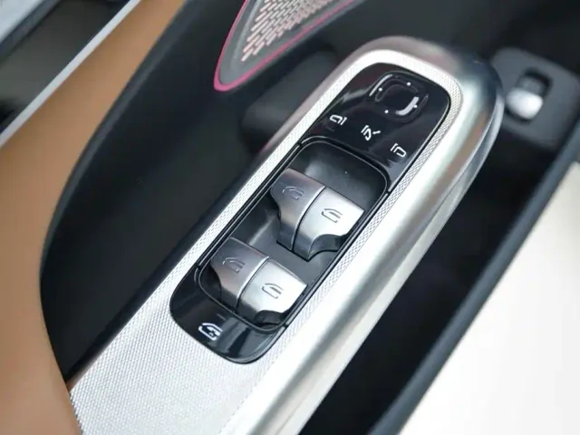 Mercedes-Benz E-Class — Фото автомобиля 9