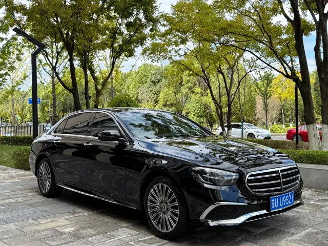 Mercedes-Benz E-Class — Фото автомобиля 3