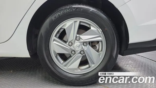 Hyundai Avante — Фото автомобиля 5