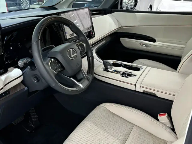 Lexus LM — Фото автомобиля 13