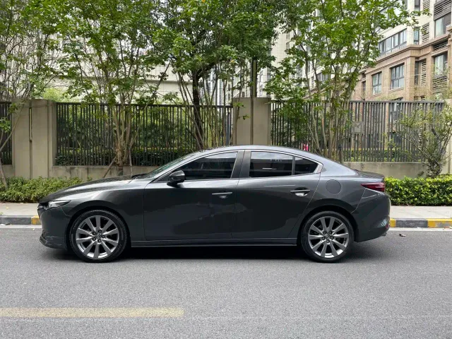 Mazda Axela — Фото автомобиля 4