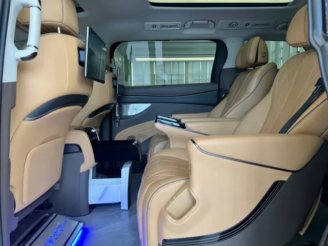 Denza D9 — Фото автомобиля 7