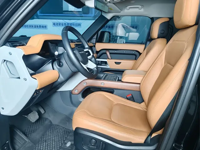 Land Rover Defender — Фото автомобиля 4