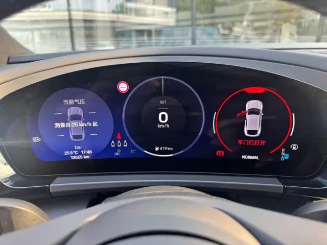 Porsche Macan EV — Фото автомобиля 3