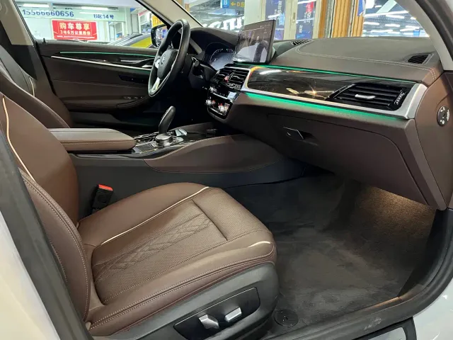 BMW 5 Series — Фото автомобиля 14