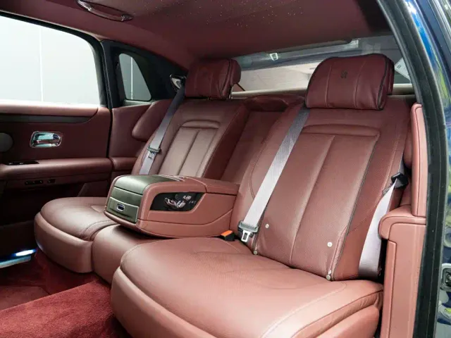 Rolls-Royce Ghost — Фото автомобиля 12