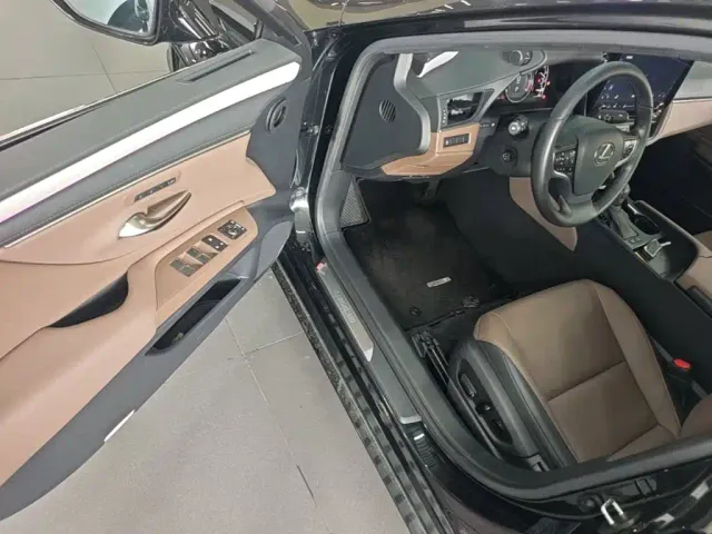 Lexus ES — Фото автомобиля 15