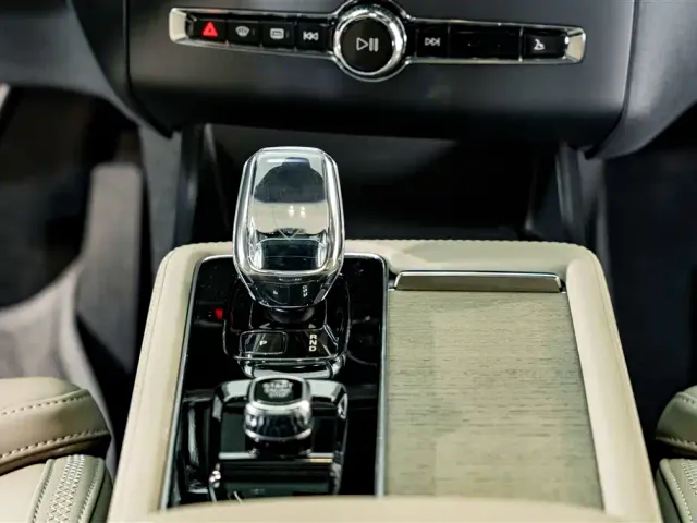 Volvo XC90 — Фото автомобиля 15