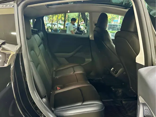 Tesla Model Y — Фото автомобиля 11