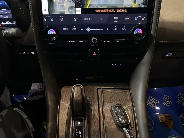 Toyota Alphard — Фото автомобиля 19