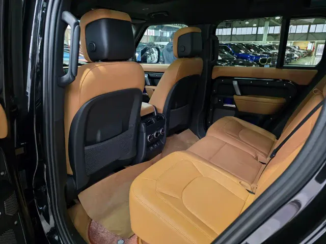 Land Rover Defender — Фото автомобиля 20