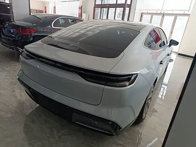 Geely Galaxy E8 — Фото автомобиля 6