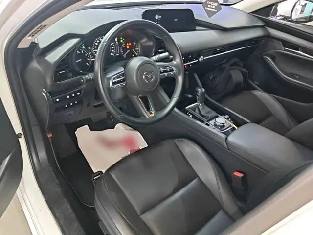 Mazda Axela — Фото автомобиля 9