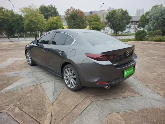 Mazda Axela — Фото автомобиля 4