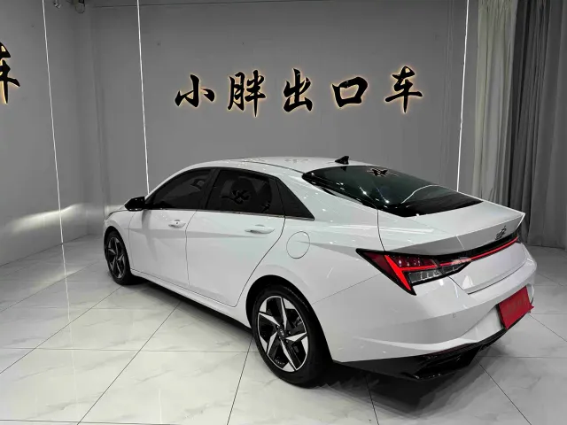 Hyundai Elantra — Фото автомобиля 6