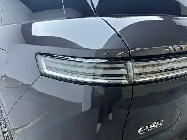 Nio ES8 — Фото автомобиля 19