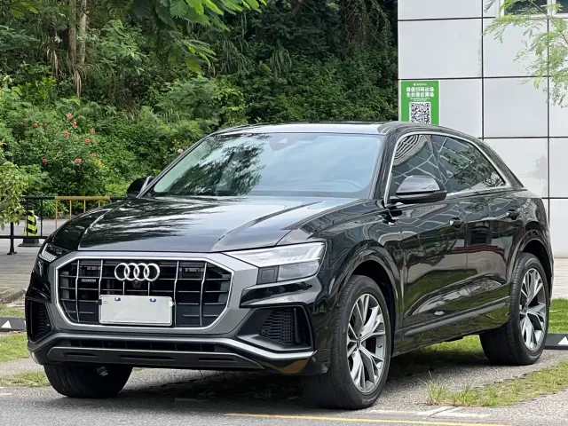 Фотография автомобиля — Audi Q8
