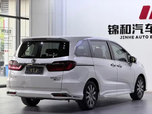 Honda Odyssey — Фото автомобиля 4