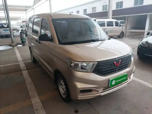 Wuling Hongguang V — Фото автомобиля 3