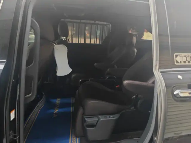 Toyota Sienna — Фото автомобиля 11