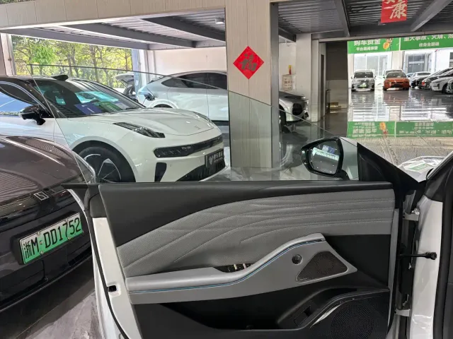 Geely Galaxy E8 — Фото автомобиля 15