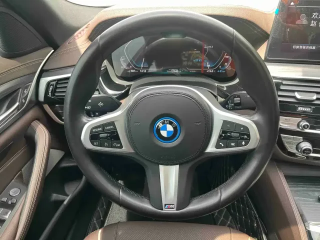 BMW 5 Series — Фото автомобиля 5