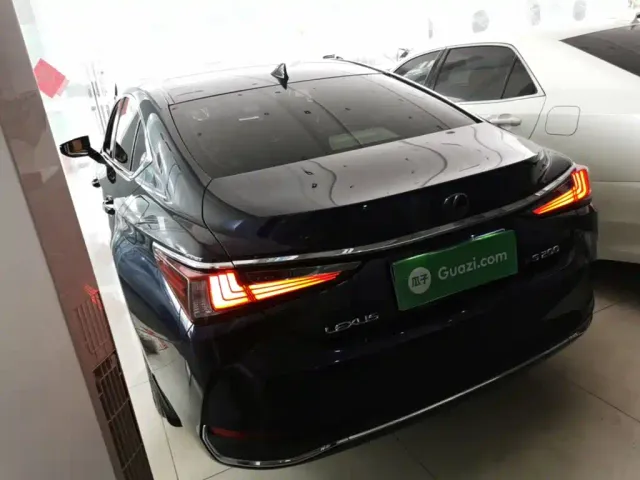 Lexus ES — Фото автомобиля 4