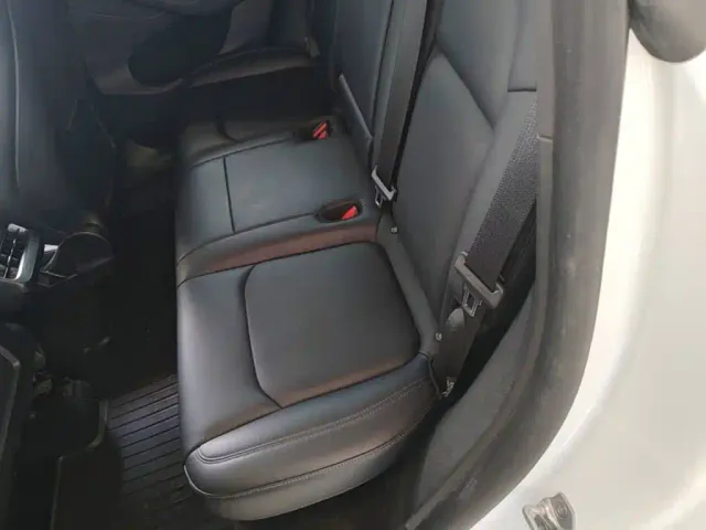 Tesla Model Y — Фото автомобиля 16