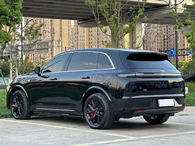 Li Auto L7 — Фото автомобиля 9