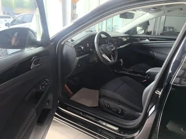 Volkswagen Passat — Фото автомобиля 15