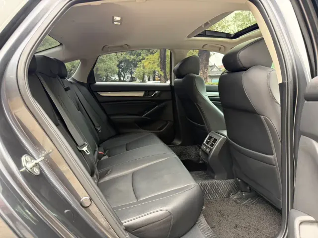 Honda Accord — Фото автомобиля 12