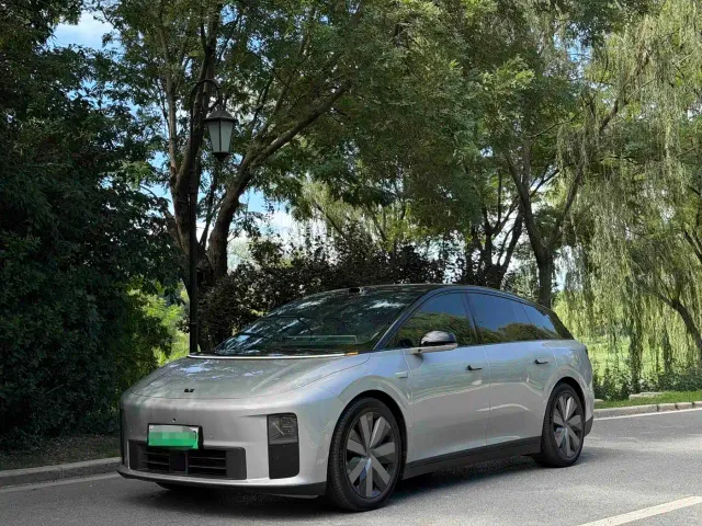 Фотография автомобиля — Li Auto i6