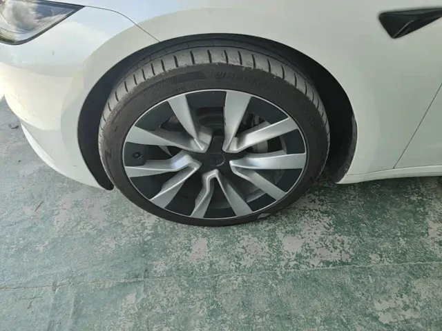 Tesla Model 3 — Фото автомобиля 22