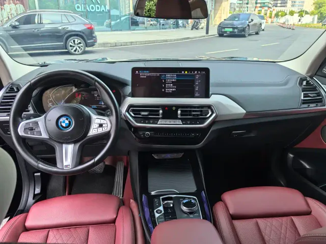BMW iX3 — Фото автомобиля 5