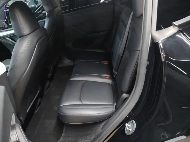 Tesla Model Y — Фото автомобиля 16