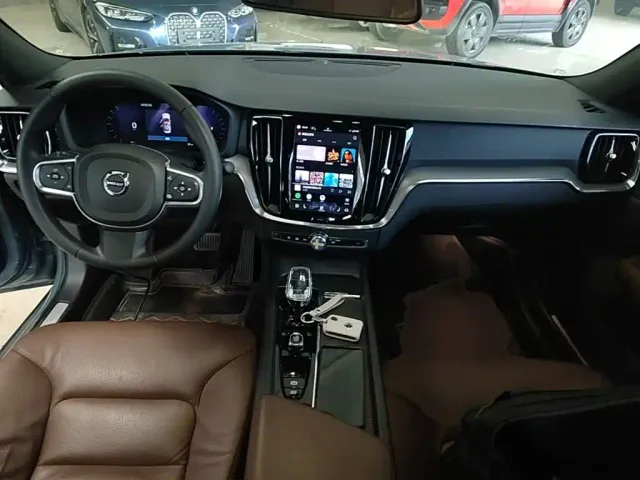 Volvo S60 — Фото автомобиля 5