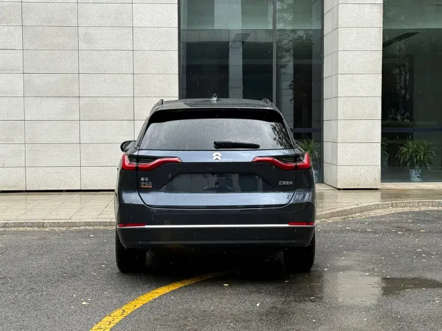 Nio ES8 — Фото автомобиля 20