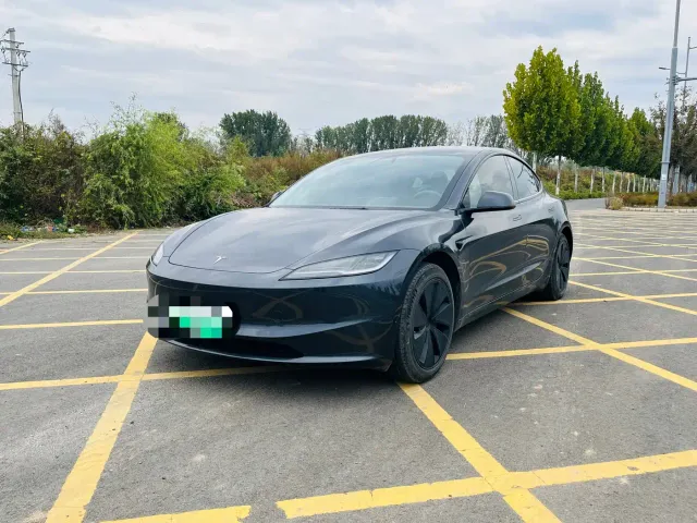 Фотография автомобиля — Tesla Model 3