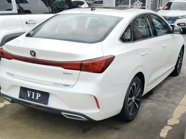 Changan Eado — Фото автомобиля 9