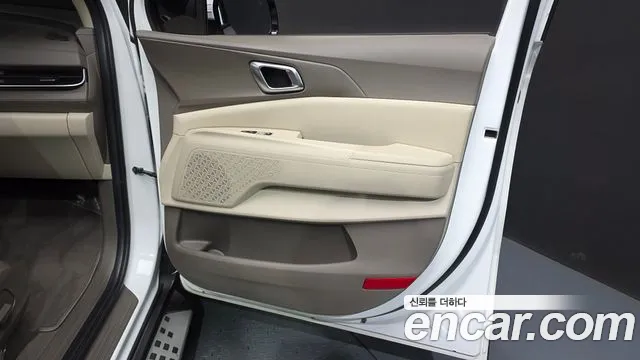 Kia Carnival Generation 4 — Фото автомобиля 25