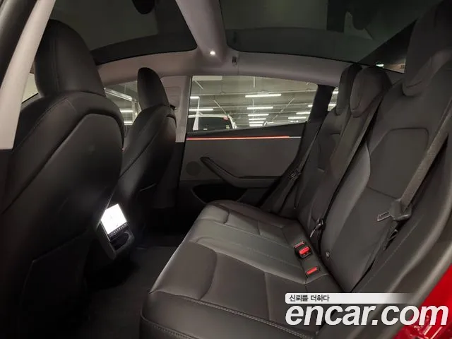 Tesla Model 3 — Фото автомобиля 9
