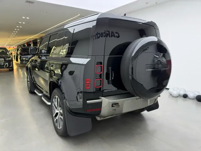 Land Rover Defender — Фото автомобиля 4